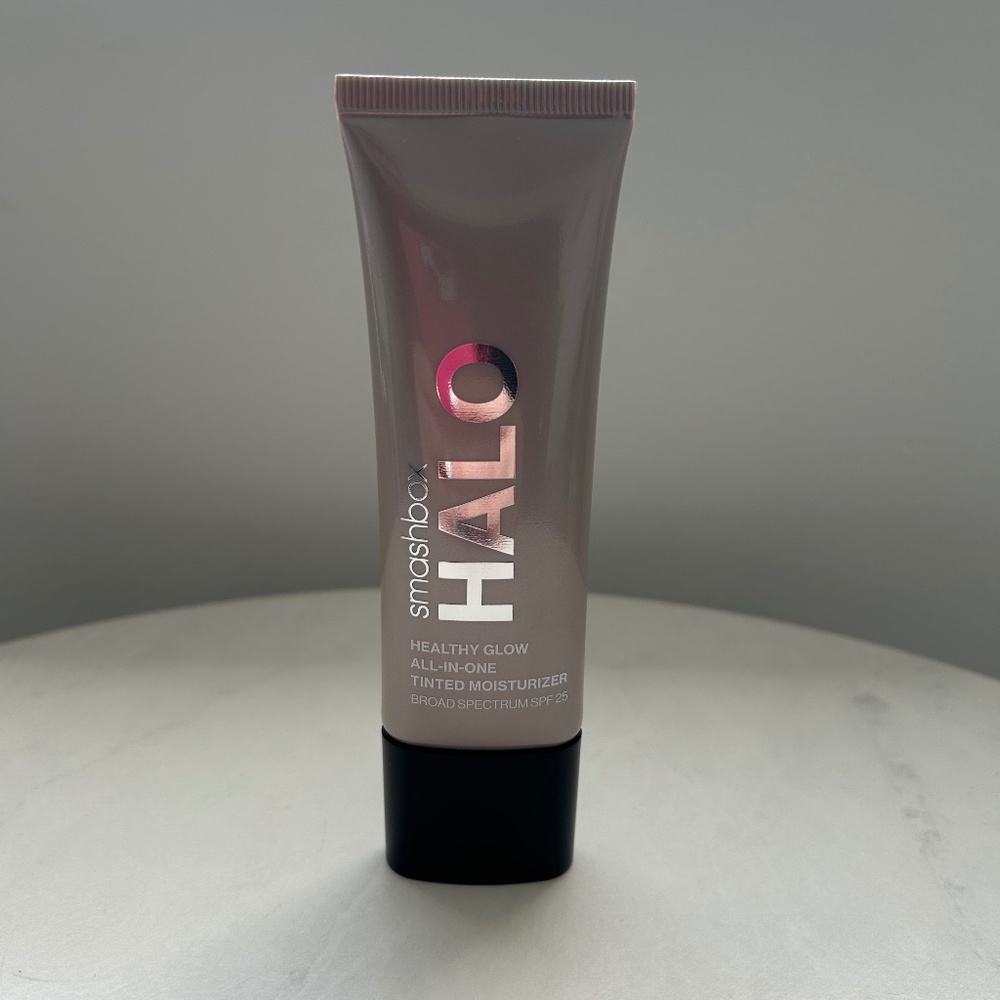 Halo Healthy Glow All-In-One Tinted Moisturizer Broad Spectrum SPF 25